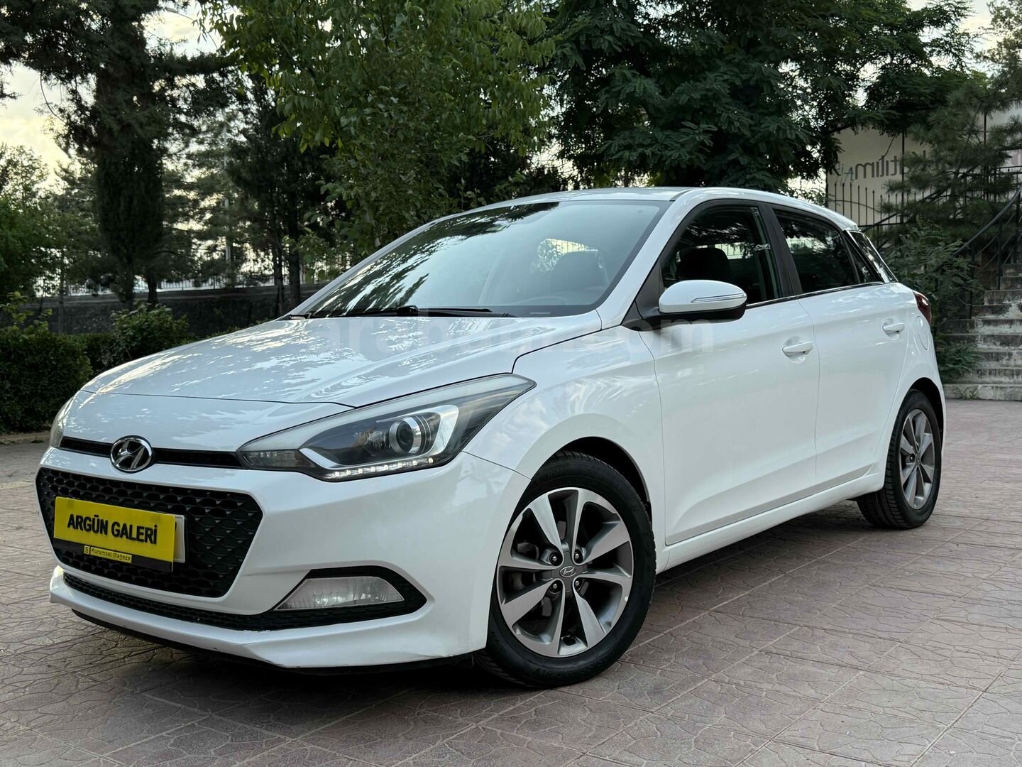 Galeriden Hyundai i20 1.2 MPI Elite 2014 Model Şanlıurfa 110.000 km Beyaz 2