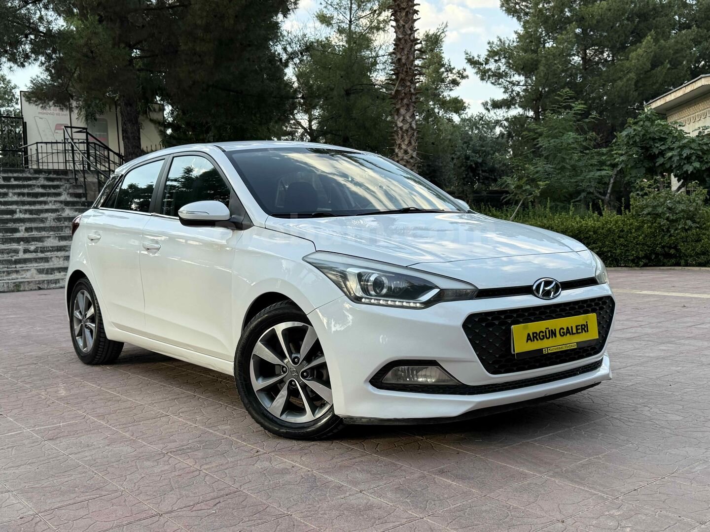 Galeriden Hyundai i20 1.2 MPI Elite 2014 Model Şanlıurfa 110.000 km Beyaz 3