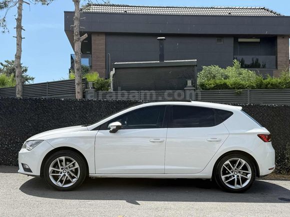 SEAT LEON 1.6 TDI STYLE CAM TVN