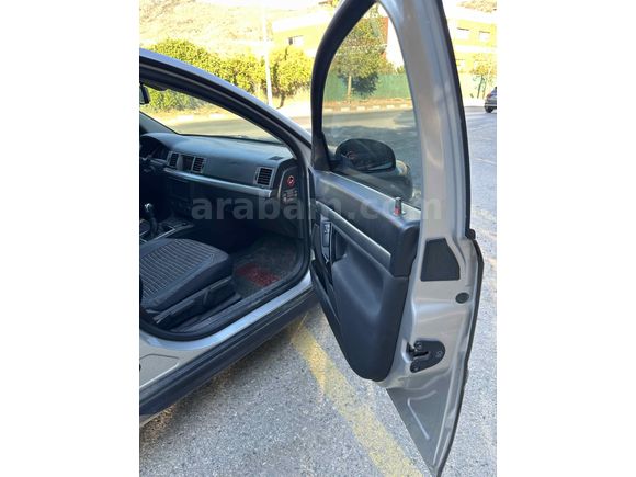 Acit nakite ihtiyaçtan Opel Vectra 1.6 Comfort 2004 Model 