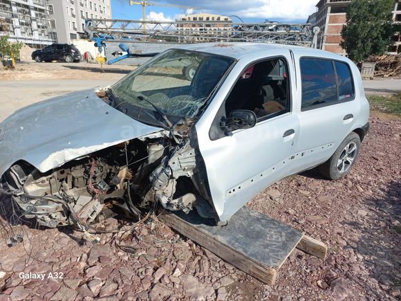 EMRE OTO DAN KAZALI CLİO 1.6 RXT