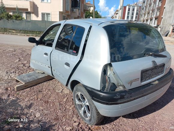 EMRE OTO DAN KAZALI CLİO 1.6 RXT