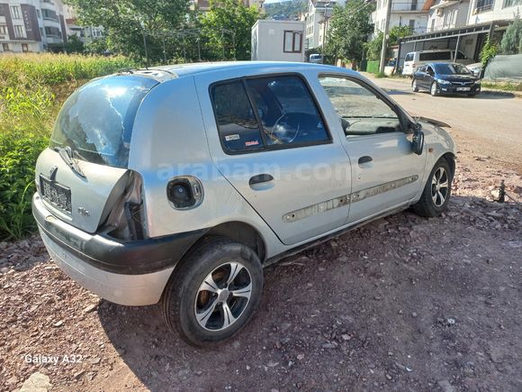 EMRE OTO DAN KAZALI CLİO 1.6 RXT