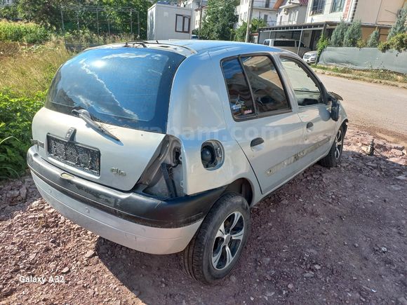 EMRE OTO DAN KAZALI CLİO 1.6 RXT