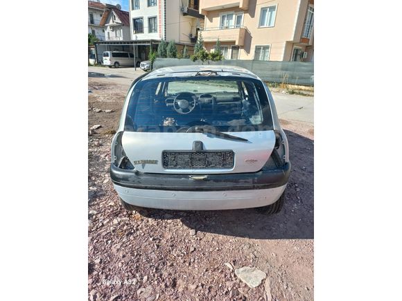 EMRE OTO DAN KAZALI CLİO 1.6 RXT