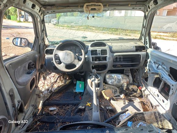 EMRE OTO DAN KAZALI CLİO 1.6 RXT