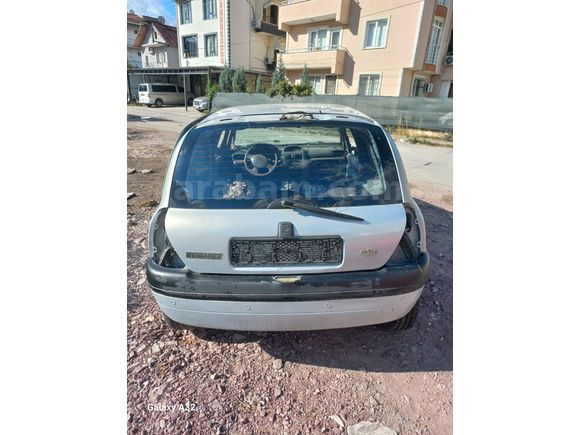 EMRE OTO DAN KAZALI CLİO 1.6 RXT