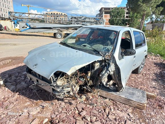 EMRE OTO DAN KAZALI CLİO 1.6 RXT