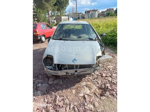 EMRE OTO DAN KAZALI CLİO 1.6 RXT