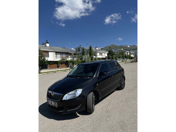 Sahibinden Skoda Fabia 1.2 Ambition 2012 Model  182.000 km Siyah