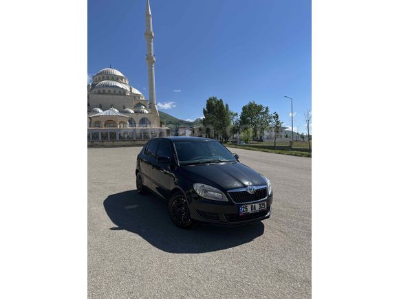 Sahibinden Skoda Fabia 1.2 Ambition 2012 Model  182.000 km Siyah