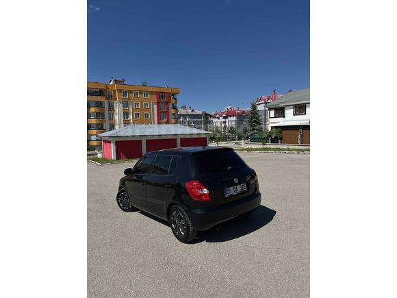 Sahibinden Skoda Fabia 1.2 Ambition 2012 Model  182.000 km Siyah
