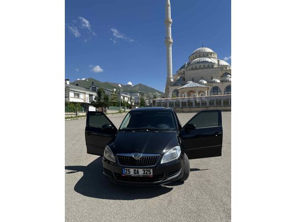 Sahibinden Skoda Fabia 1.2 Ambition 2012 Model  182.000 km Siyah