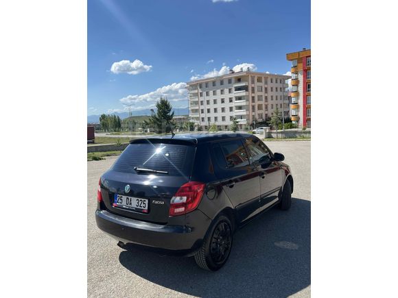 Sahibinden Skoda Fabia 1.2 Ambition 2012 Model  182.000 km Siyah
