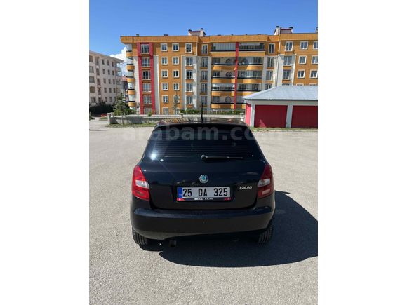 Sahibinden Skoda Fabia 1.2 Ambition 2012 Model  182.000 km Siyah