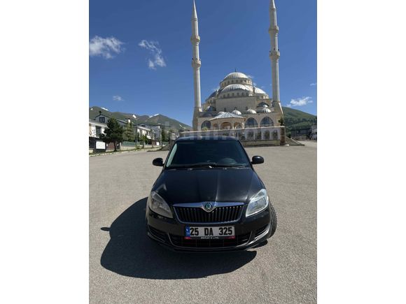 Sahibinden Skoda Fabia 1.2 Ambition 2012 Model  182.000 km Siyah