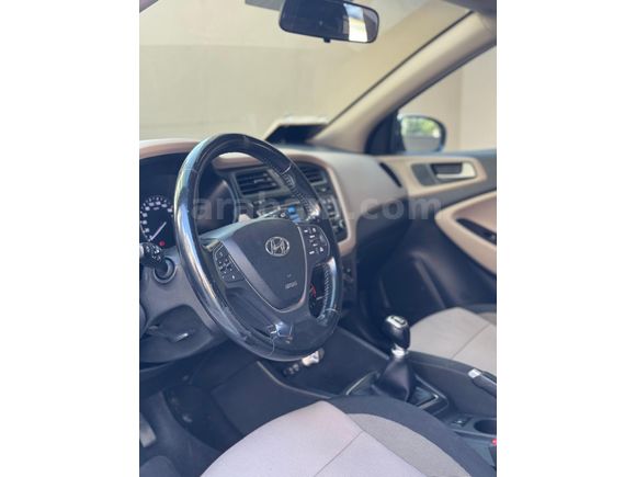 Sahibinden Hyundai i20 1.2 MPI Style 2017 cam tavan    l