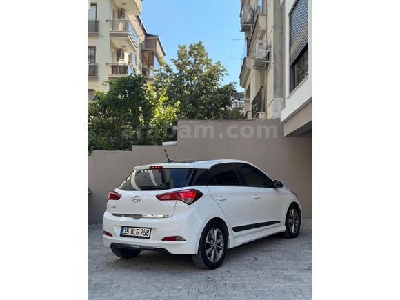 Sahibinden Hyundai i20 1.2 MPI Style 2017 cam tavan    l