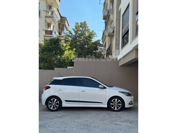 Sahibinden Hyundai i20 1.2 MPI Style 2017 cam tavan    l