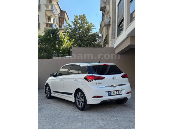 Sahibinden Hyundai i20 1.2 MPI Style 2017 cam tavan    l