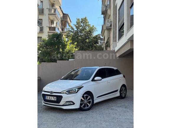 Sahibinden Hyundai i20 1.2 MPI Style 2017 cam tavan    l