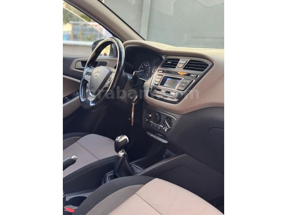 Sahibinden Hyundai i20 1.2 MPI Style 2017 cam tavan    l