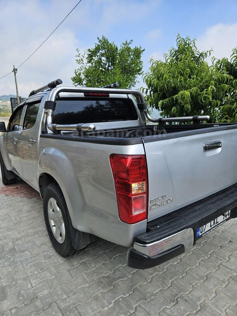 Sahibinden Isuzu D-Max 2.5 4x4 V-Cross 2014 Model Antalya 3