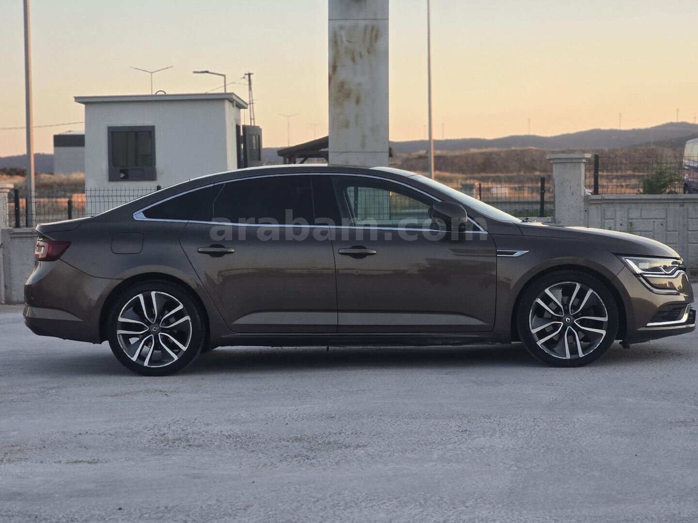 Sahibinden Renault Talisman 1.6 dCi Icon 2016 Model Çanakkale 238.000 km Kahverengi 3
