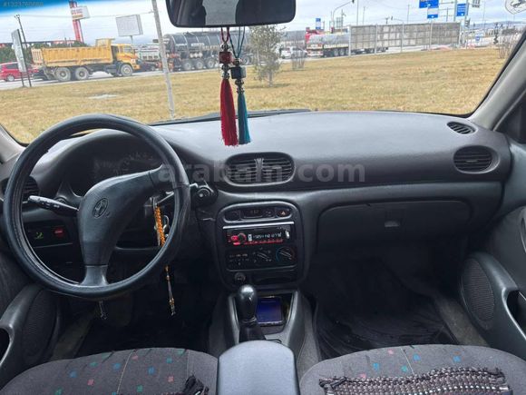 TAKASLI KIRMIZI GÜL