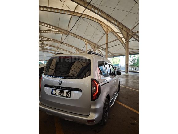 Sahibinden Renault Kangoo Multix 1.5 BluedCi Iconic 2026 Model
