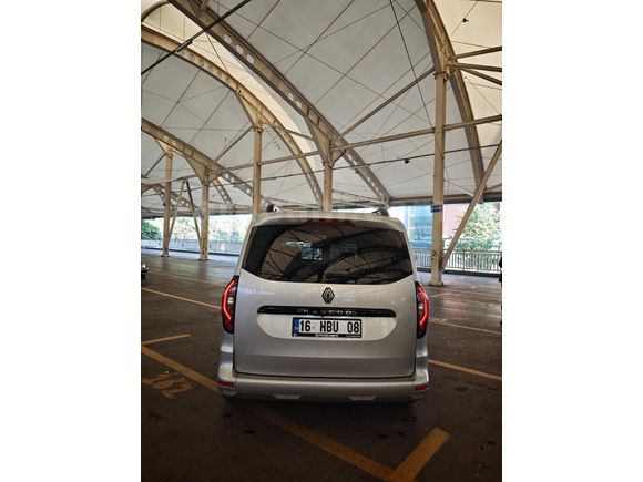 Sahibinden Renault Kangoo Multix 1.5 BluedCi Iconic 2026 Model