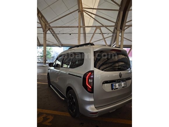 Sahibinden Renault Kangoo Multix 1.5 BluedCi Iconic 2026 Model
