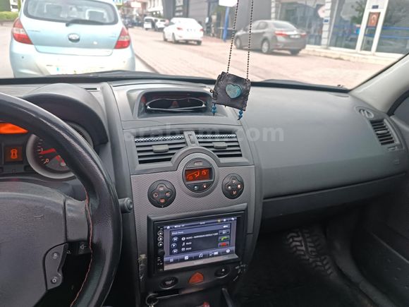 Sahibinden Renault Megane 1.6 Dynamique 2004 Model  330.000 km Siyah