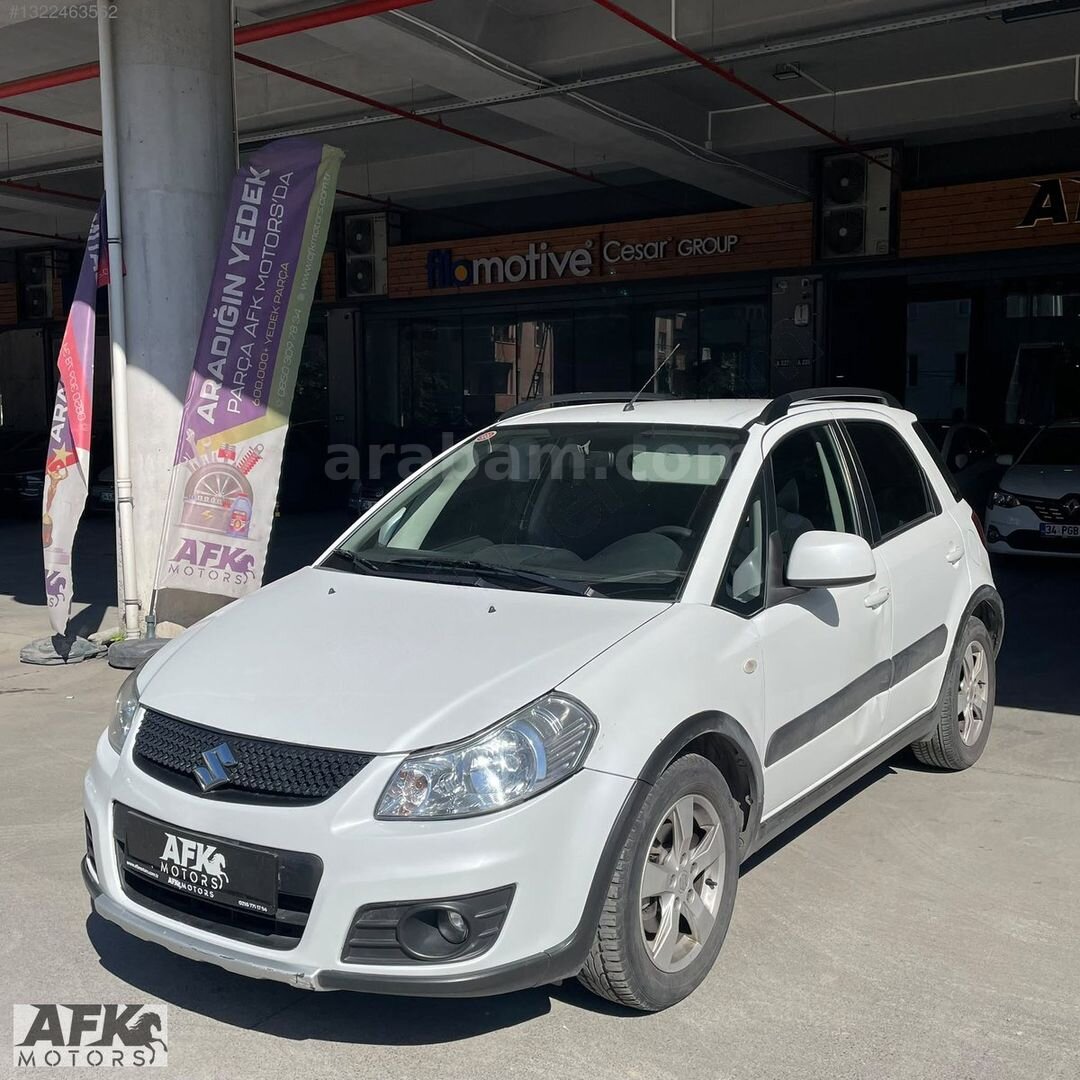 Galeriden Suzuki SX4 GLX 2013 Model İstanbul 85.000 km Beyaz 6
