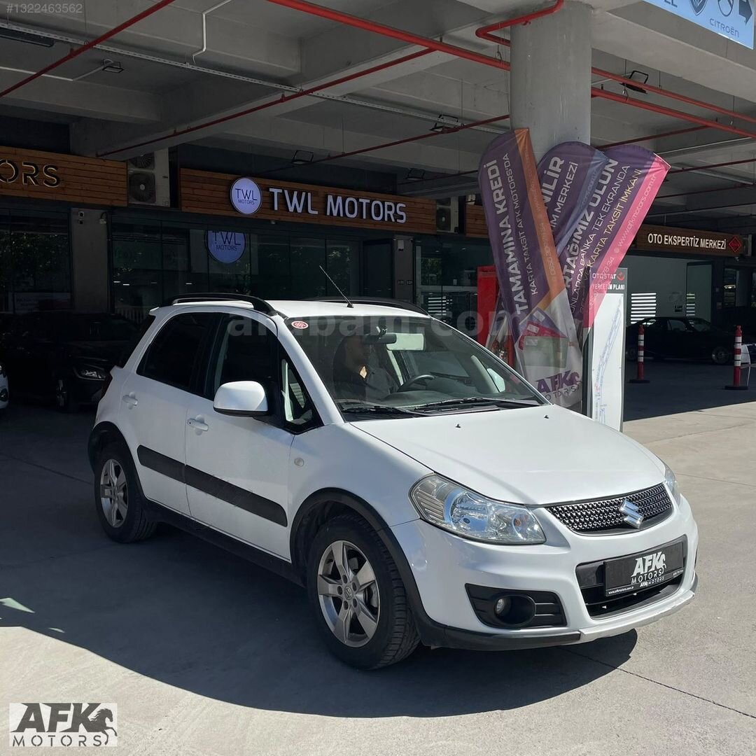 Galeriden Suzuki SX4 GLX 2013 Model İstanbul 85.000 km Beyaz 4
