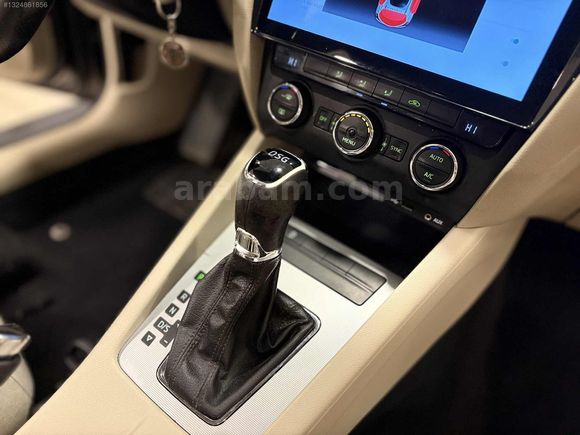CEYLAN AUTODAN-STYLE-OCTAVİA-DİZEL-OTOMATİK-GERİ GÖRÜŞ-BEJ-