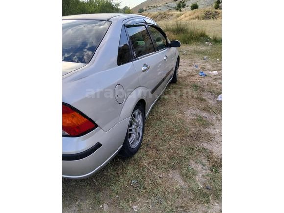 Sahibinden Ford Focus 1.6 Ghia 2001 Model