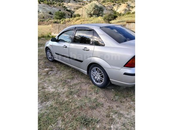 Sahibinden Ford Focus 1.6 Ghia 2001 Model