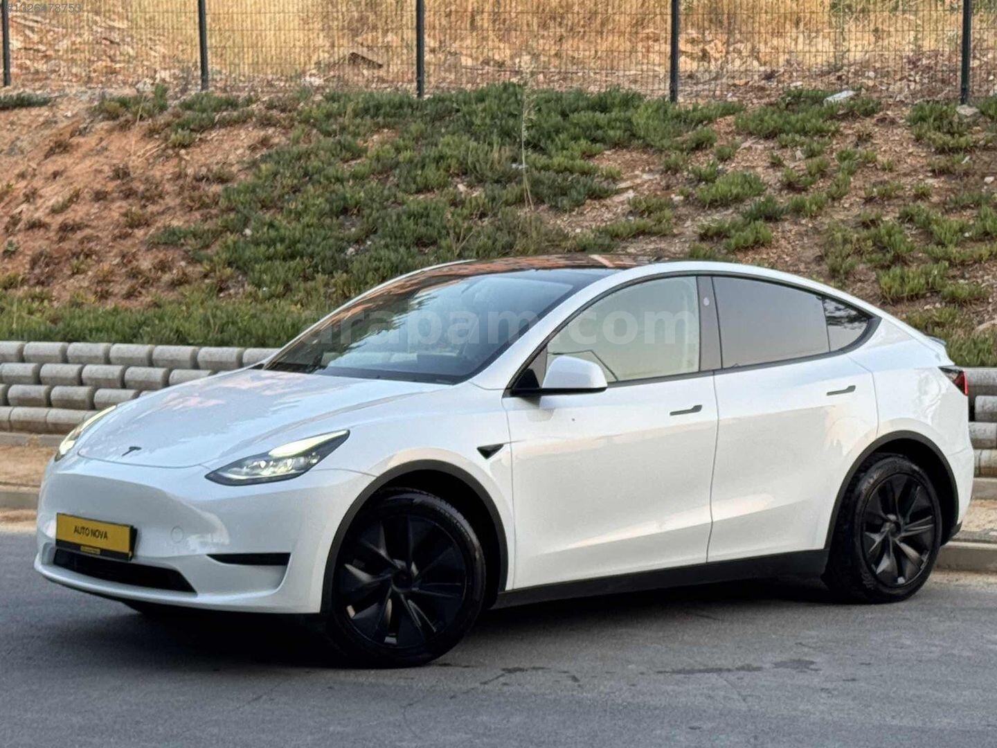 Galeriden Tesla Model Y RWD (Legacy) 2024 Model İstanbul 40.500 km Beyaz 3