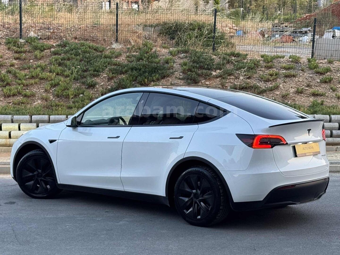 Galeriden Tesla Model Y RWD (Legacy) 2024 Model İstanbul 40.500 km Beyaz 4