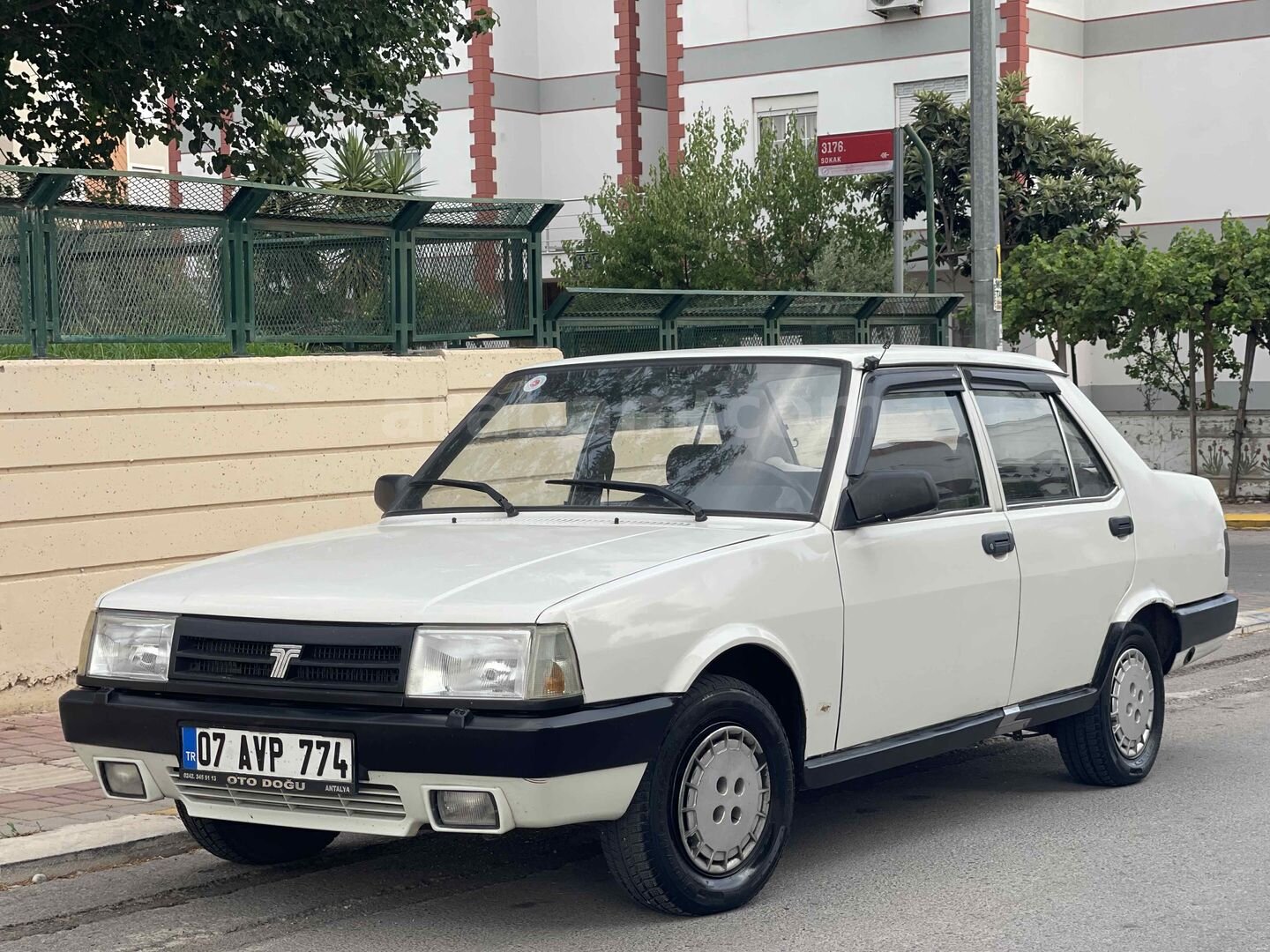 Galeriden Tofaş Şahin 5 Vites 1989 Model Antalya 200.000 km Beyaz 1