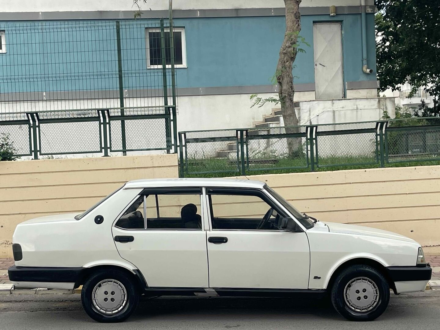 Galeriden Tofaş Şahin 5 Vites 1989 Model Antalya 200.000 km Beyaz 5