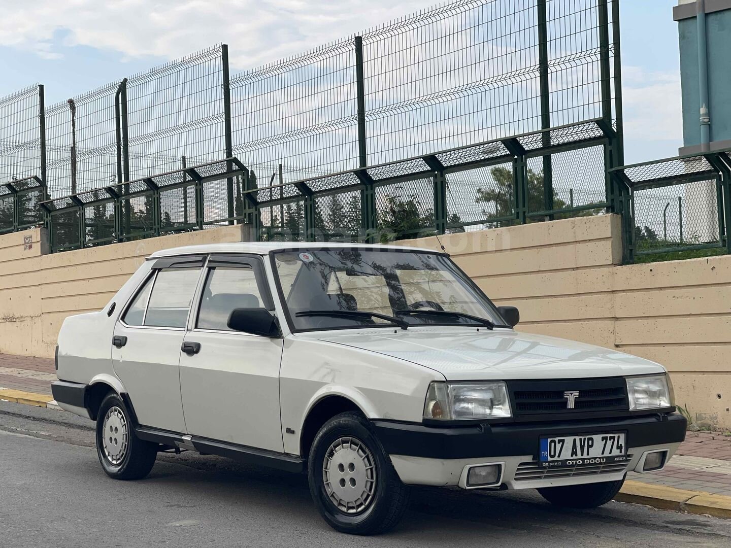 Galeriden Tofaş Şahin 5 Vites 1989 Model Antalya 200.000 km Beyaz 2