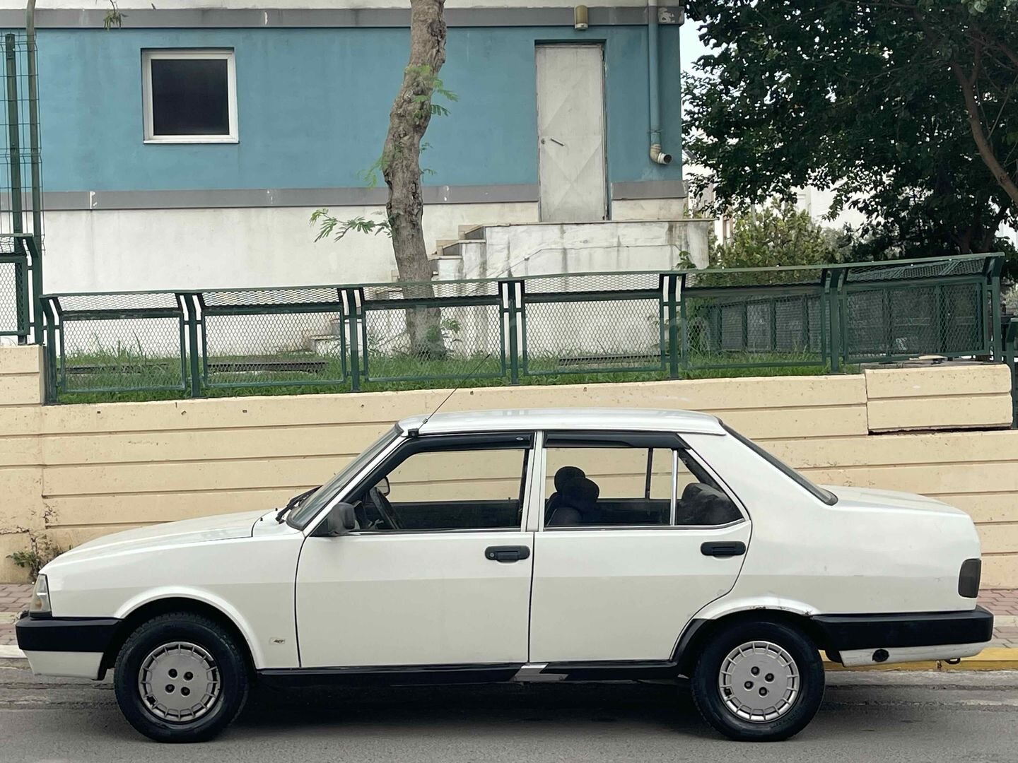 Galeriden Tofaş Şahin 5 Vites 1989 Model Antalya 200.000 km Beyaz 6