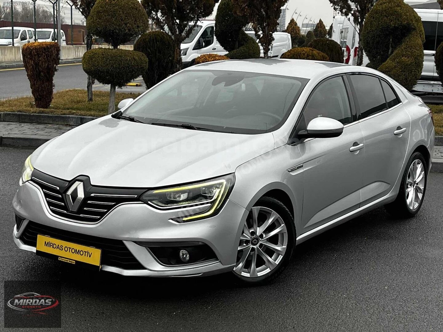 Galeriden Renault Megane 1.5 dCi Icon 2019 Model Ankara 158.000 km Beyaz 1