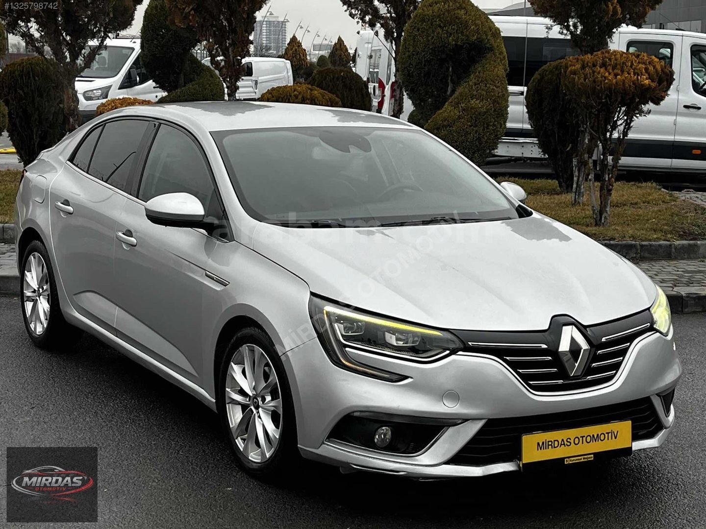 Galeriden Renault Megane 1.5 dCi Icon 2019 Model Ankara 158.000 km Beyaz 4