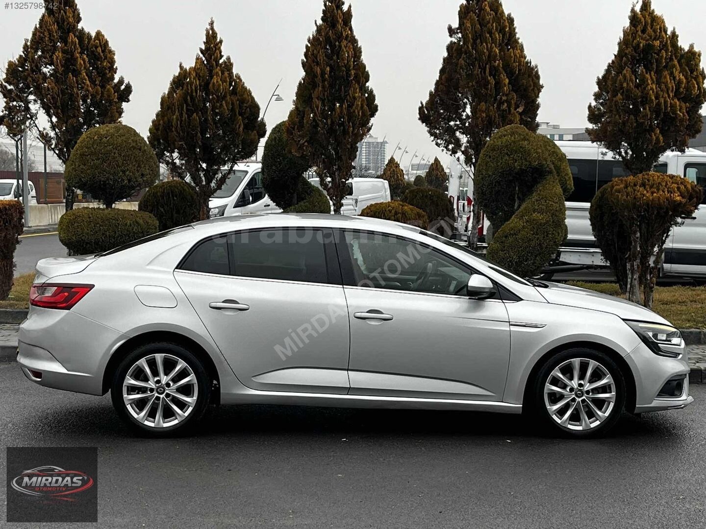 Galeriden Renault Megane 1.5 dCi Icon 2019 Model Ankara 158.000 km Beyaz 6