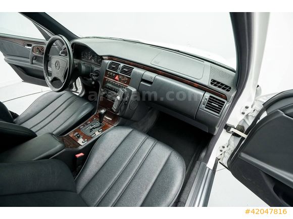 CarMall Otomotiv'den EMSALSİZ temizlikte E200 Elegance
