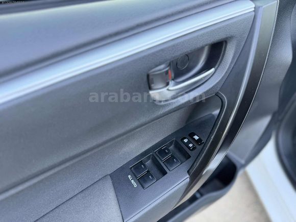 2017 MODEL 243 BİN KM COROLLA TOUCH OTOMATİK MAKYAJLI KASA