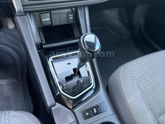 2017 MODEL 243 BİN KM COROLLA TOUCH OTOMATİK MAKYAJLI KASA